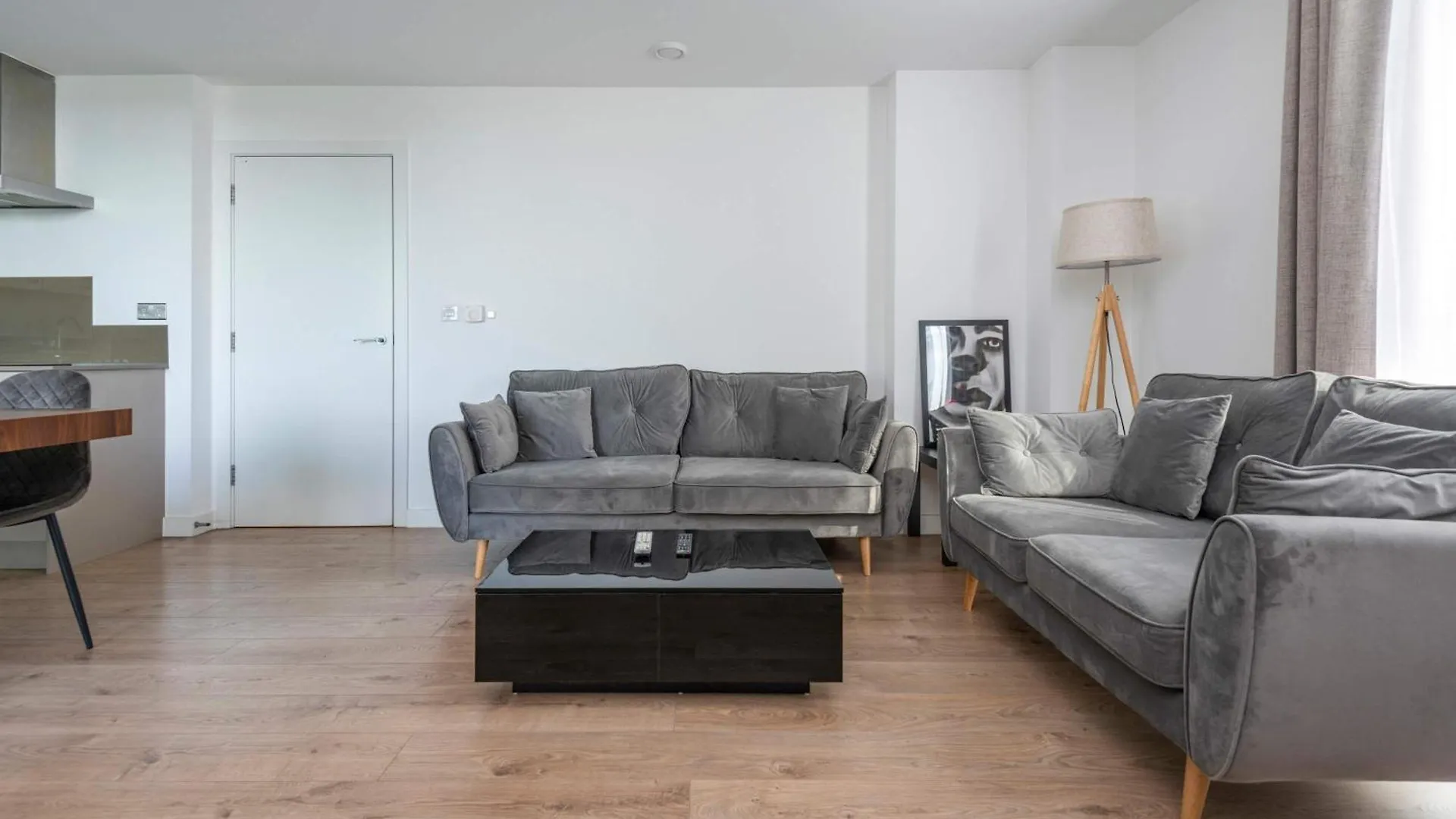 Brand-New Contemporary Flat In Bermondsey Apartment London