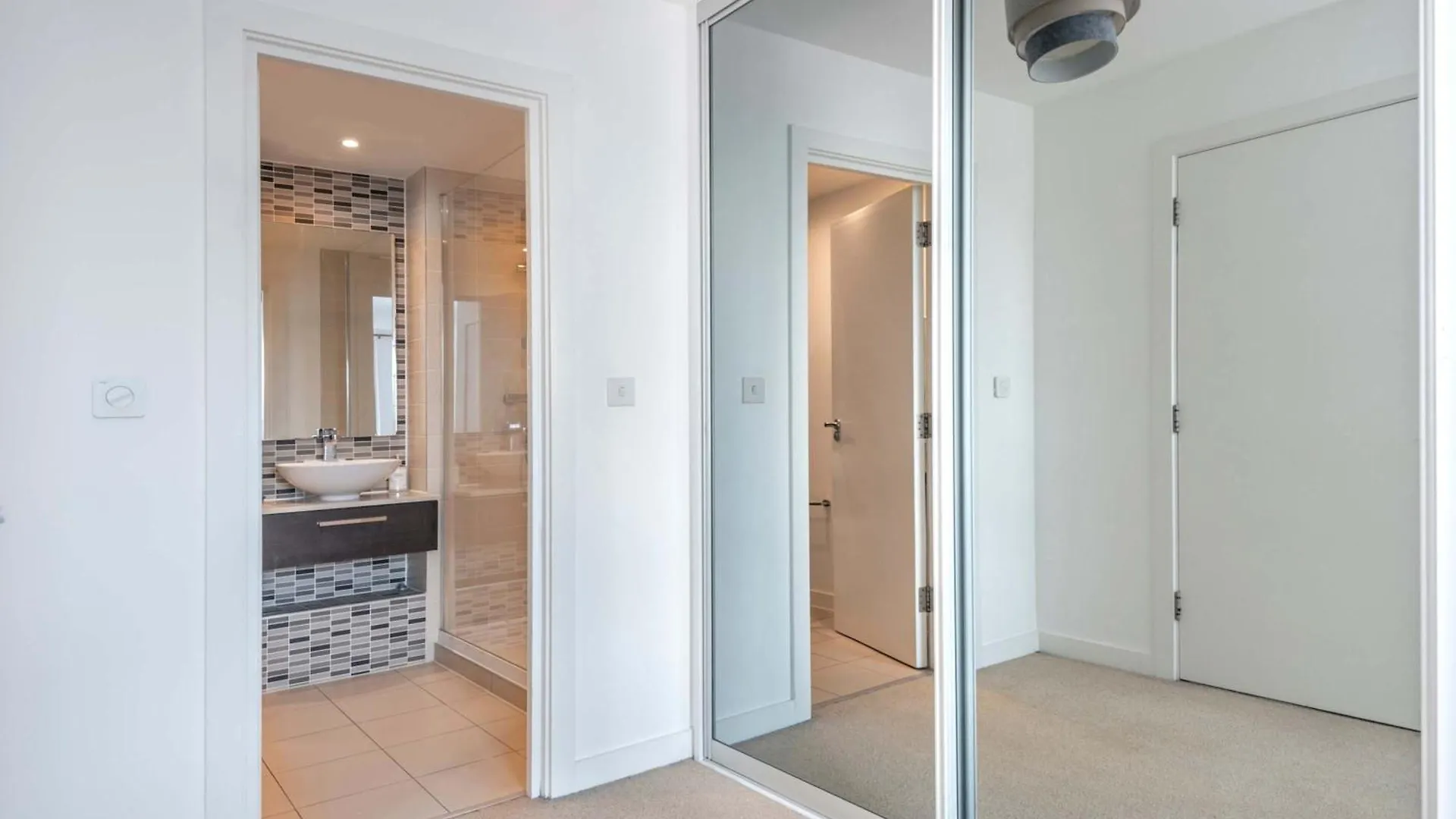 Brand-New Contemporary Flat In Bermondsey Apartment London